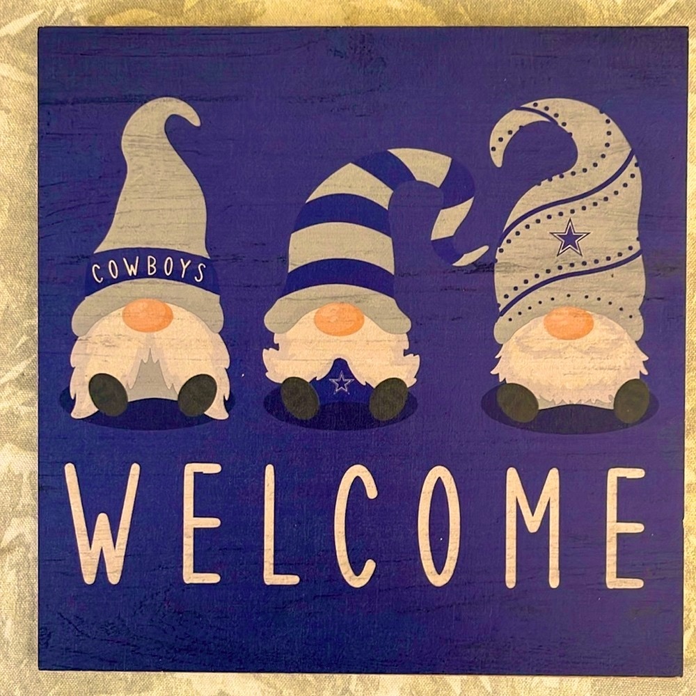 Dallas Cowboys Wooden 10x10 Gnome Welcome Sign